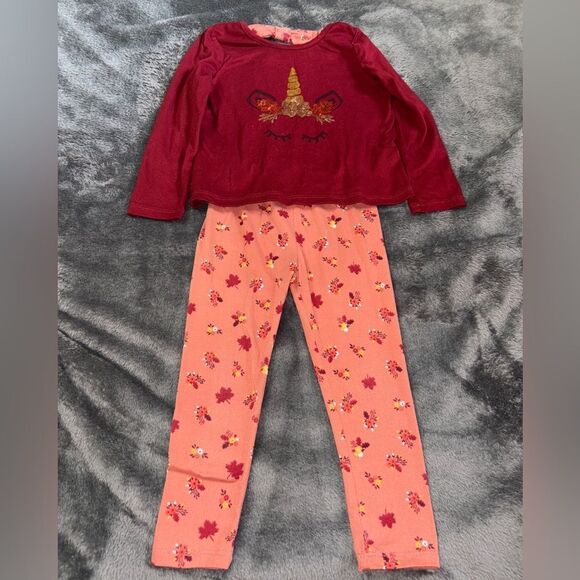 2t unicorn outfit-see all photos pulls in the fabric of the shirt - Picture 1 of 3